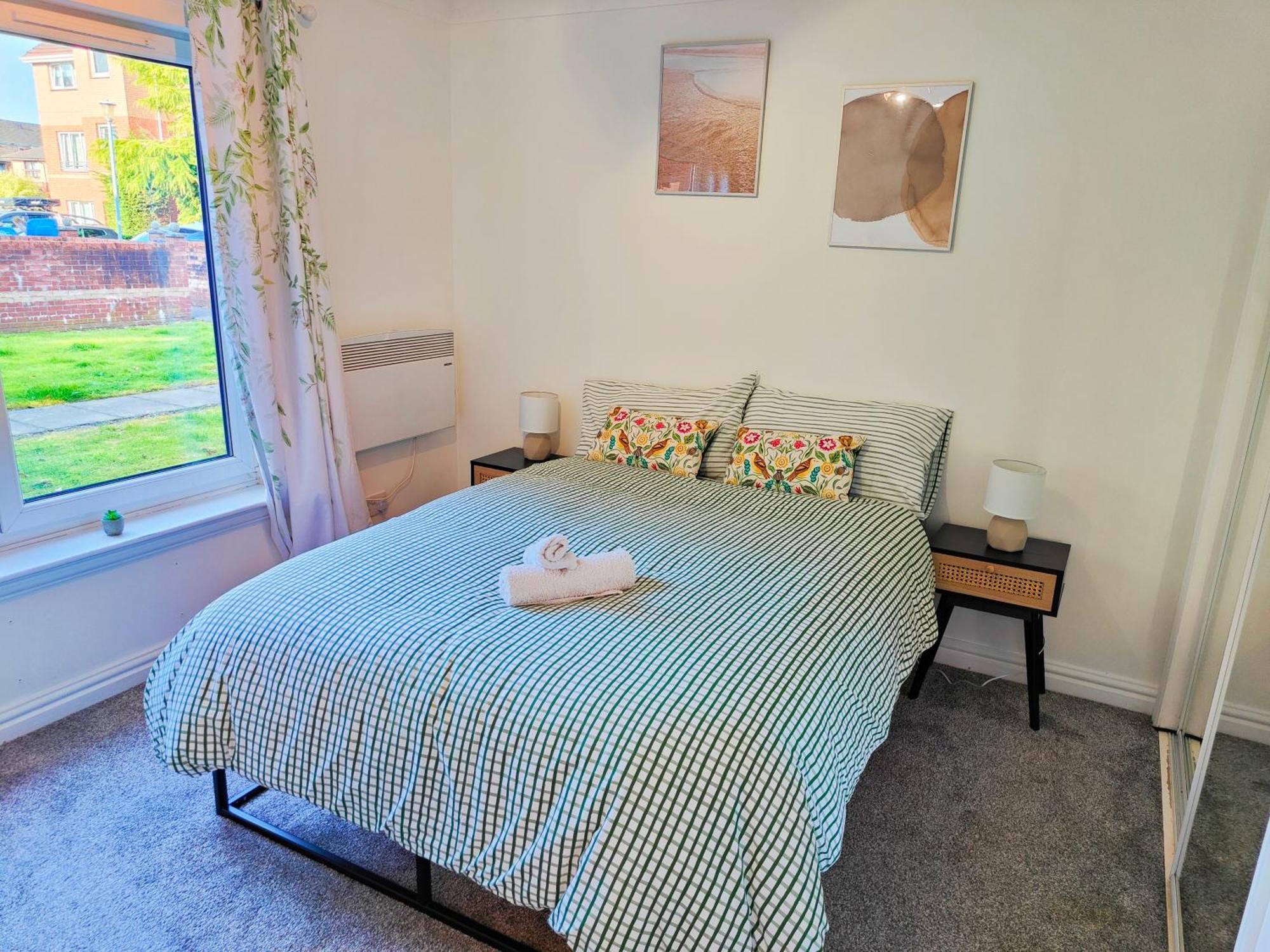 La Casita, Quarry - 2 Bedroom Entire Apartment With Free Parking Glasgow Bagian luar foto